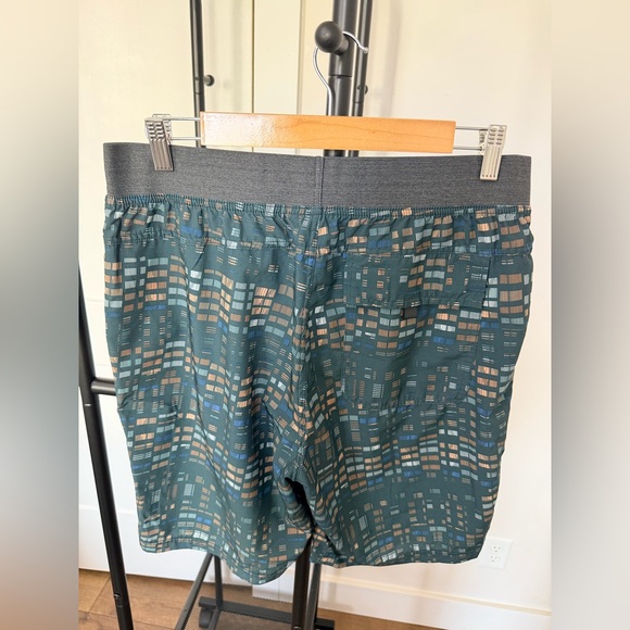 prAna - Men's Patterned Performance Shorts - Picture 2 of 4
